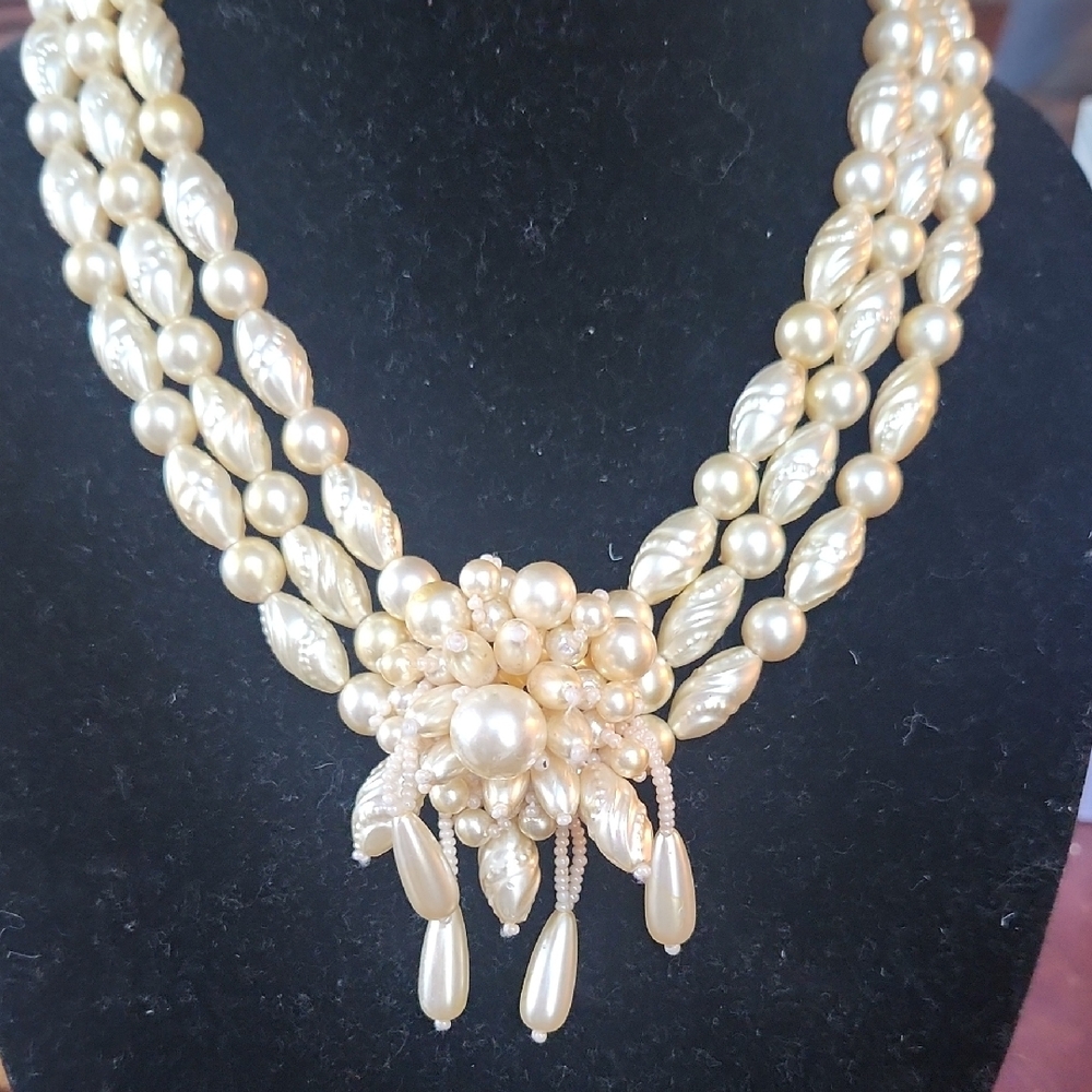 Vintage Gold Faux Pearl Necklace